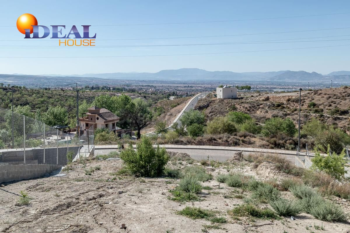 SOLAR URBANO EN ALTOS DE LA ZUBIA CON MAGNÍFICAS VISTAS
