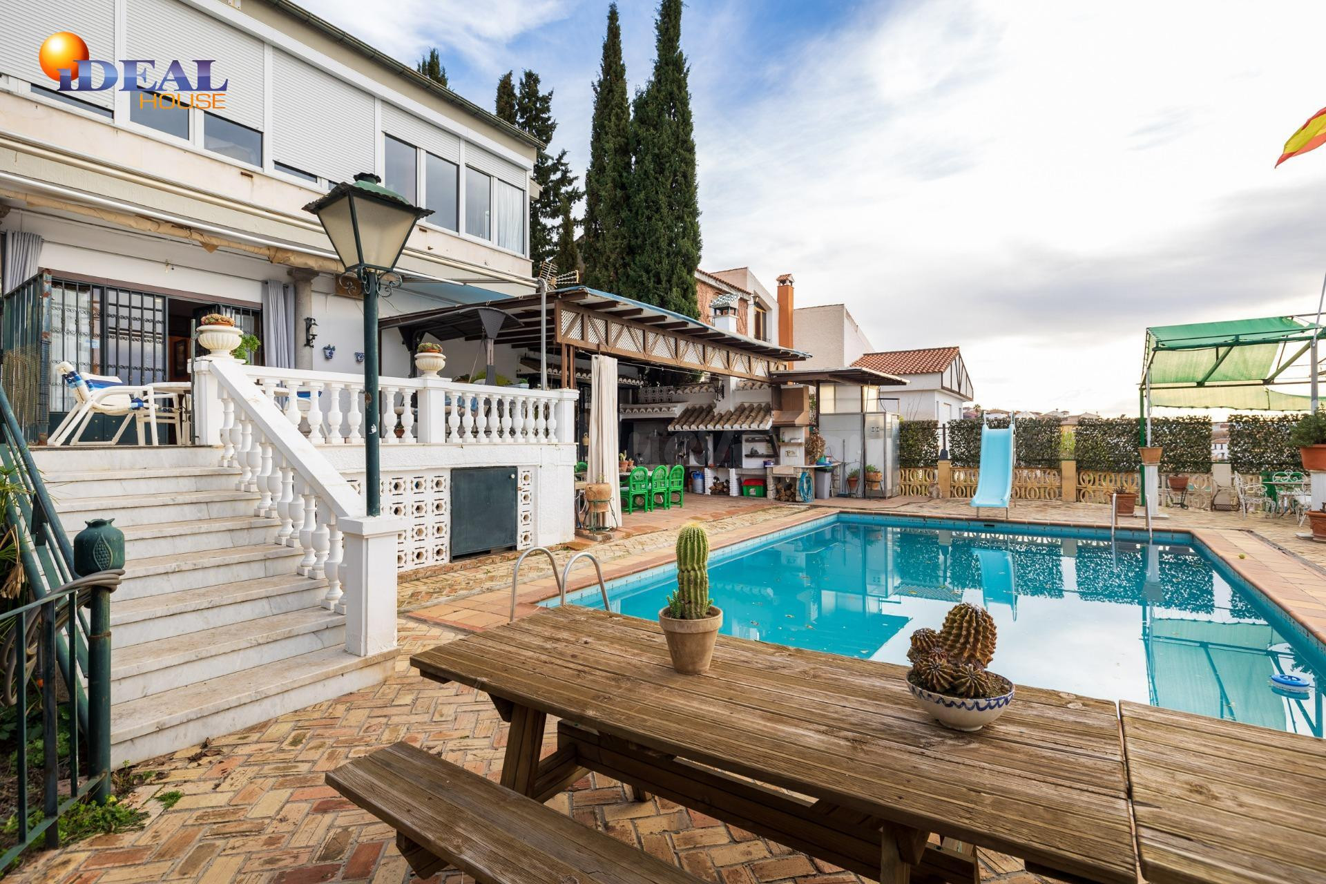 Magnifico chalet independiente en Colinas Bermejas.
