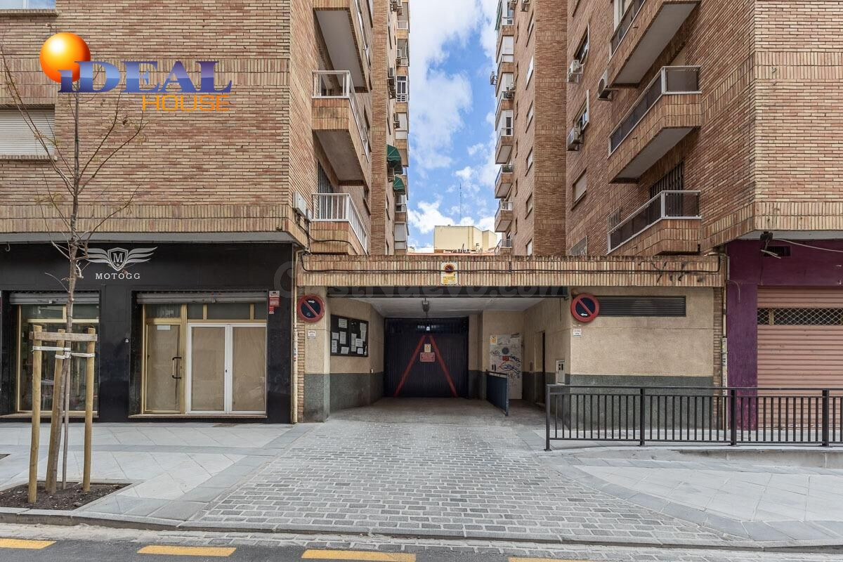 Plaza de Garaje en Arabial