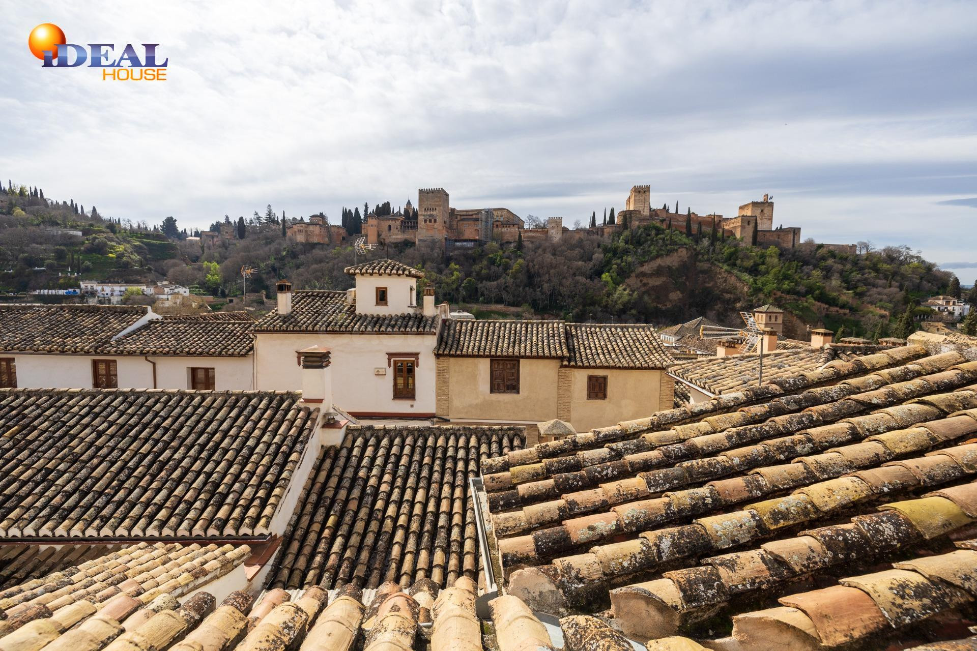 GRAN CASA EN ALBAICÍN BAJO.