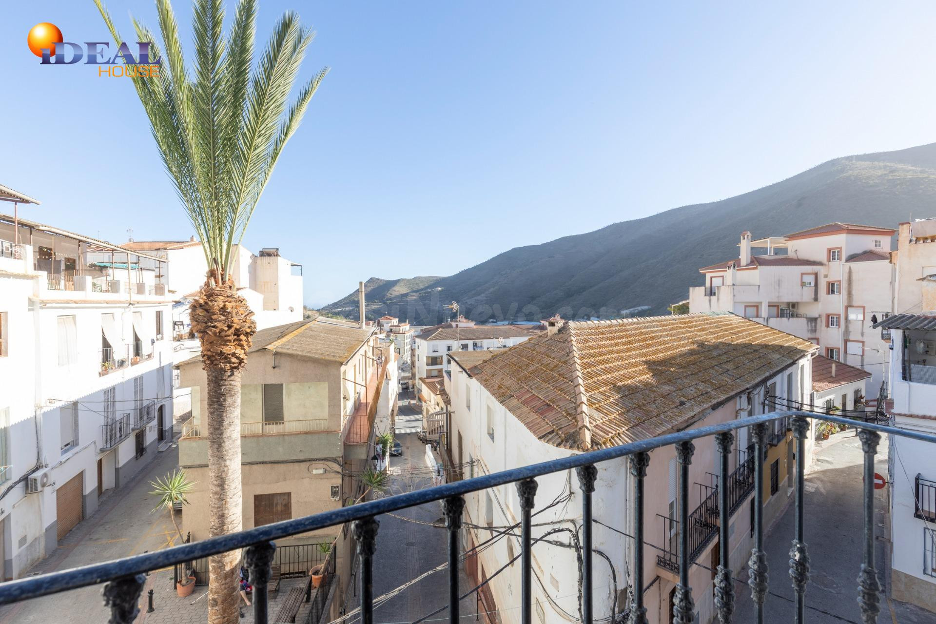 🏡 Casa de dos plantas en Albuñol con amplia terraza y vistas despejadas