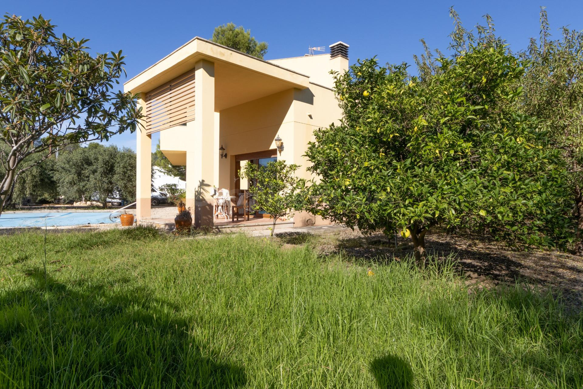 Espectacular Chalet en Mont-Roig del Camp con Piscina y Ampl - foto 2
