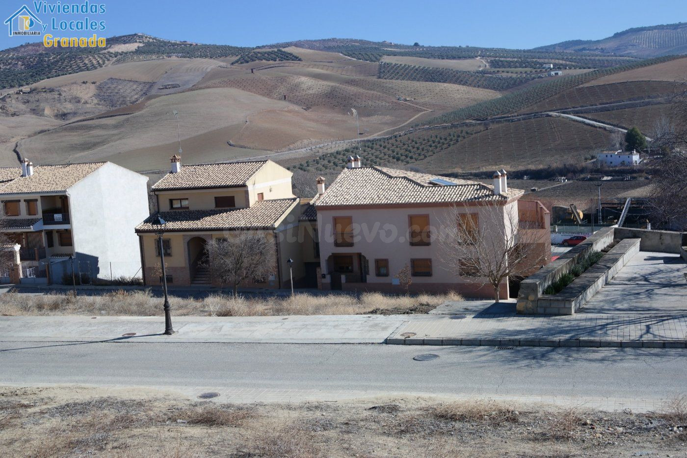 Inmejorable terreno con 2 frentes para la casa de tus sueños.