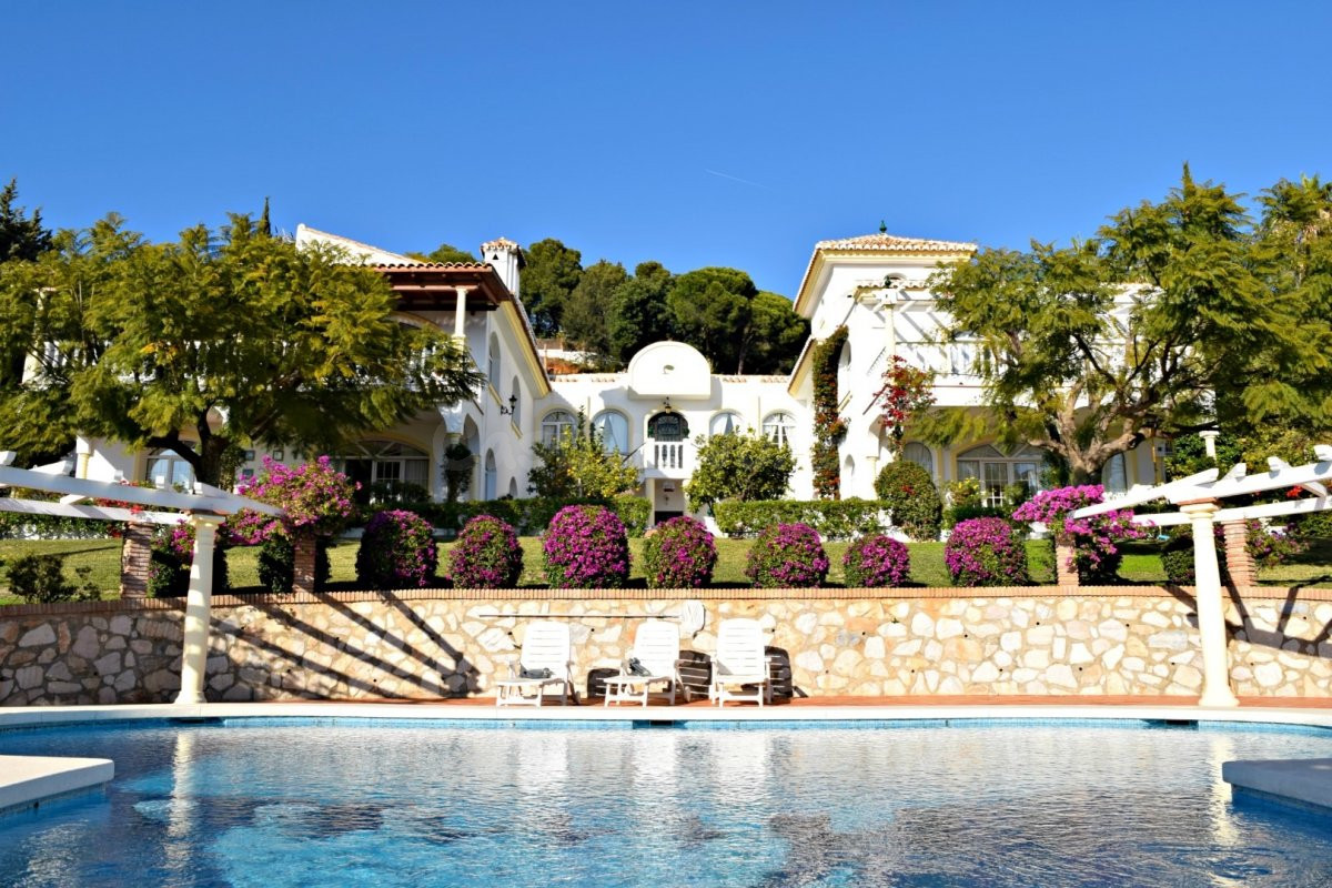 Espectacular villa de 800m2 con preciosas vistas panorámicas al mar en Benalmádena