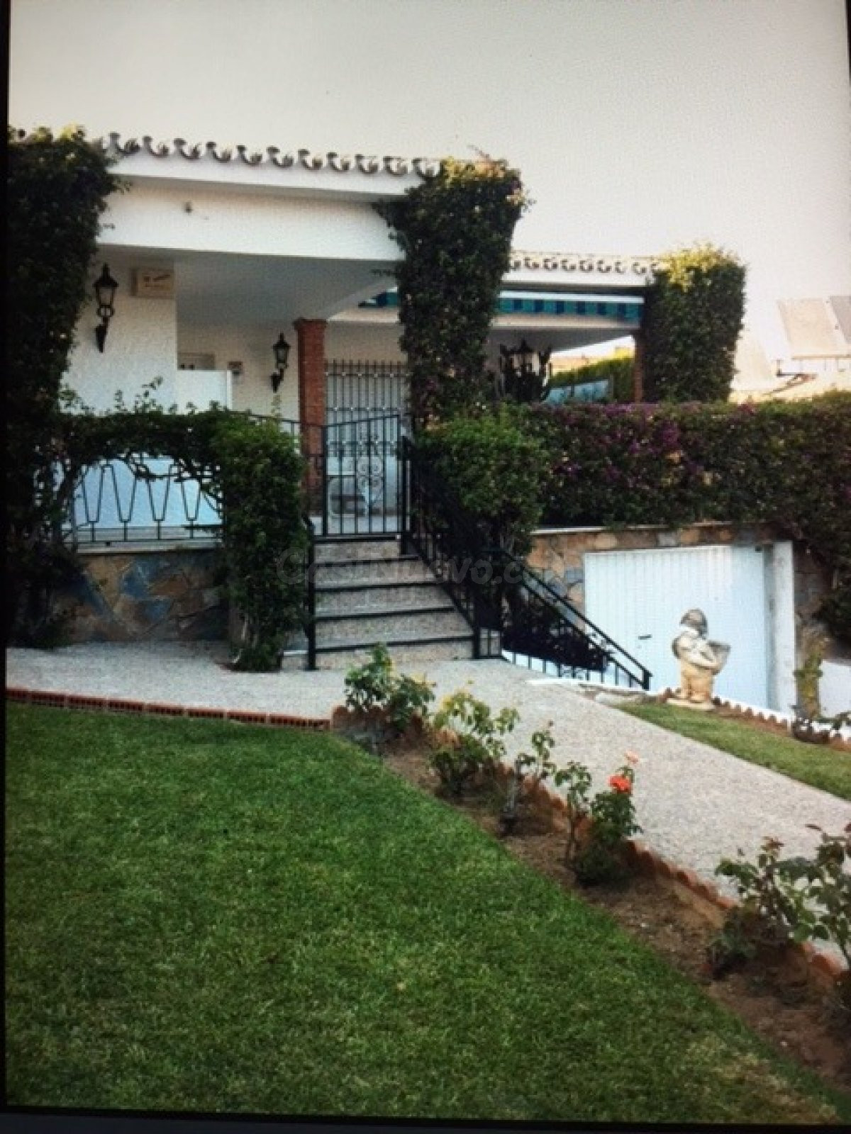 Preciosa villa totalmente reformada a un paso del centro de Arroyo de la Miel