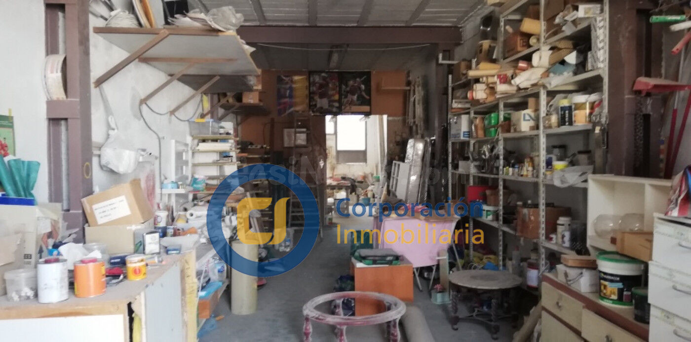 Local Comercial preparado para edificar vivienda en Virgen de las Huertas.