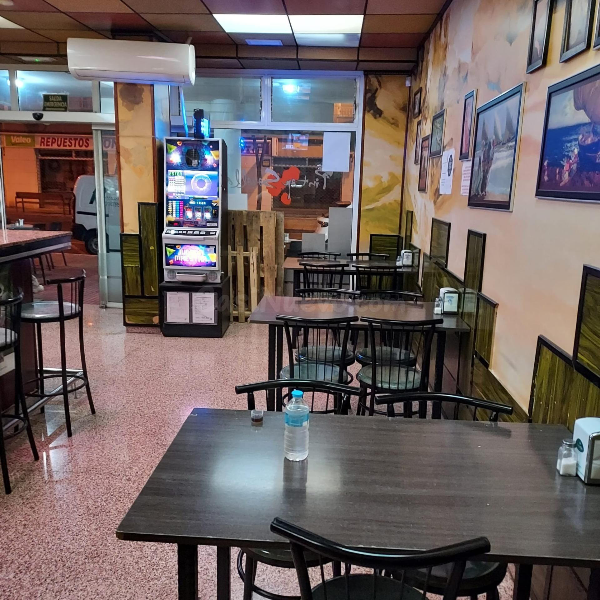 SE TRASPASA BAR-CAFETERIA!!!