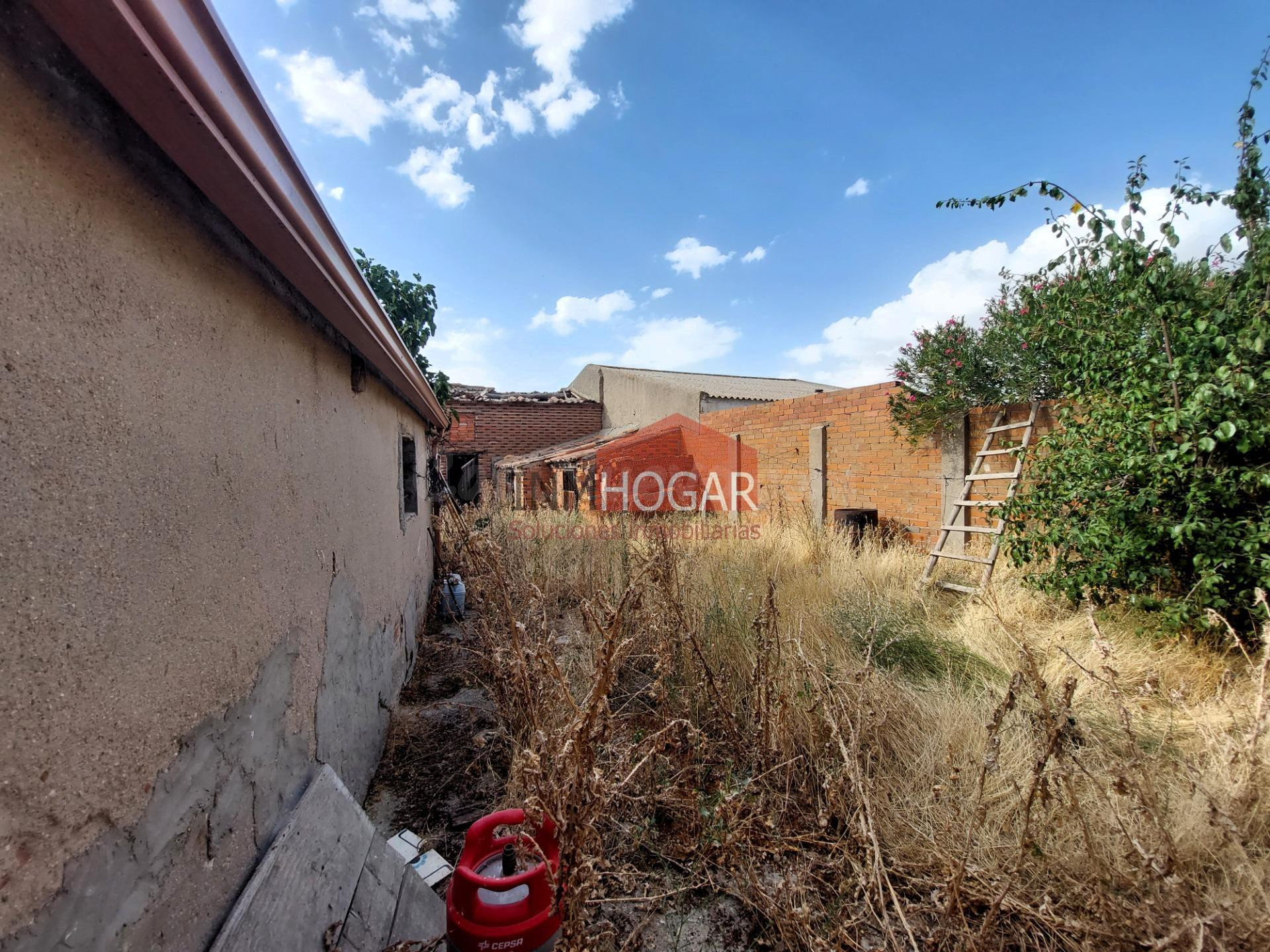INMHOGAR VENDE CASA CON TERRENO EN COLLADO DE CONTRERAS - foto 2