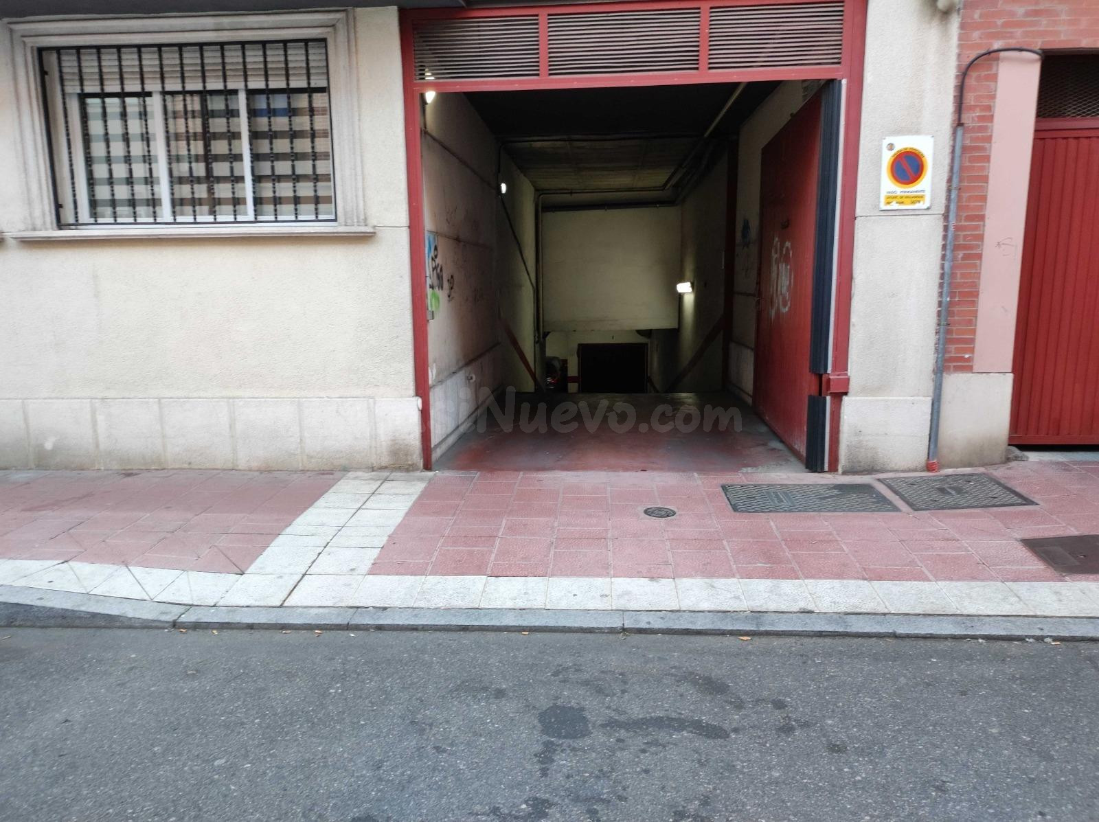Plaza de garaje coche mediano en zona Delicias - foto 2