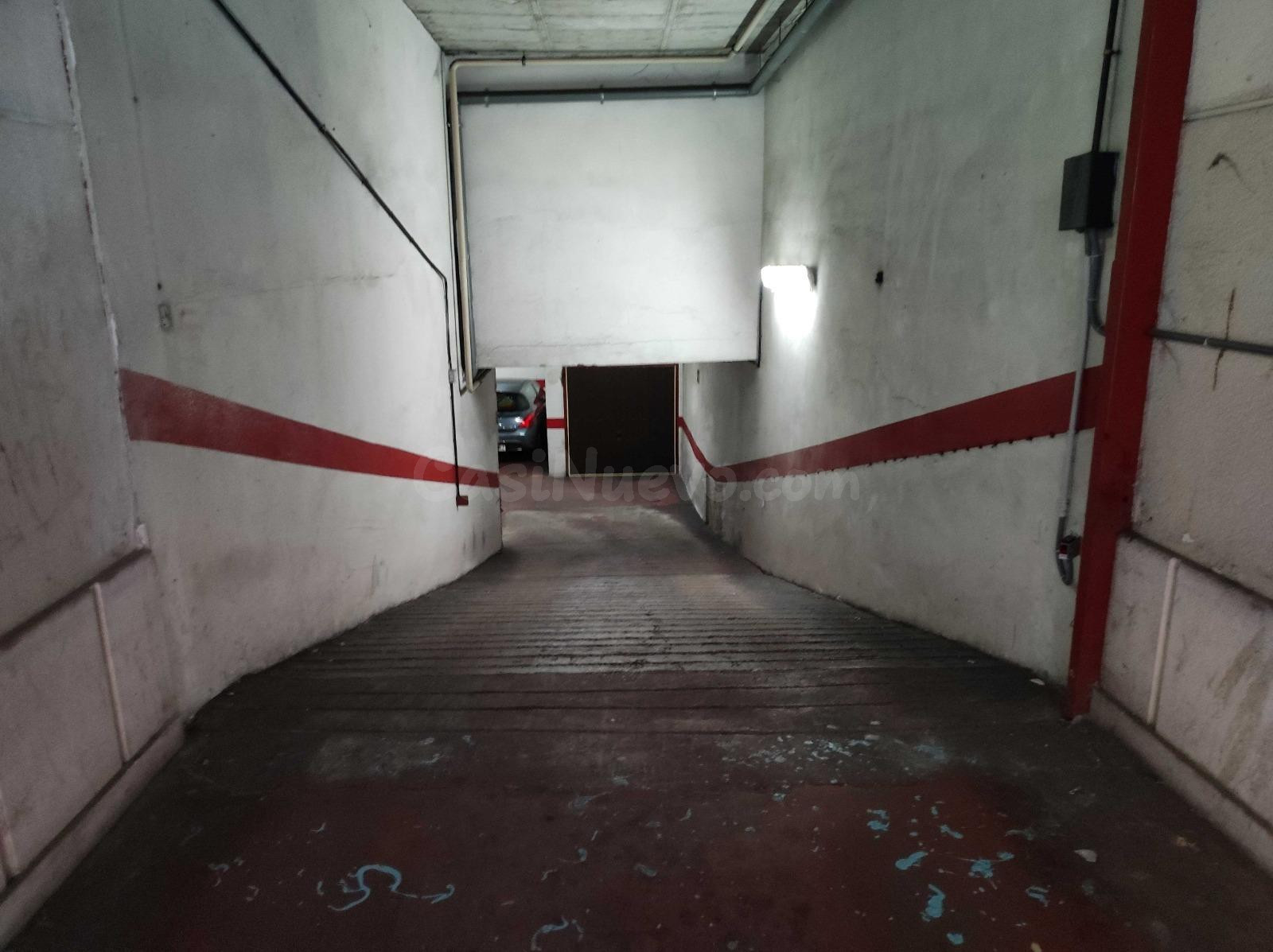 Plaza de garaje coche mediano en zona Delicias - foto 3