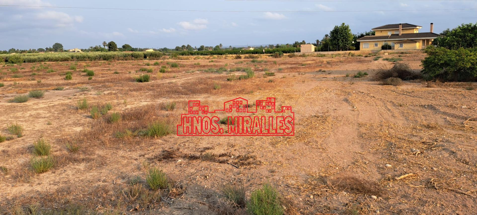 SE VENDE TERRENO EN MATOLA PARA HACER DOS construcciones