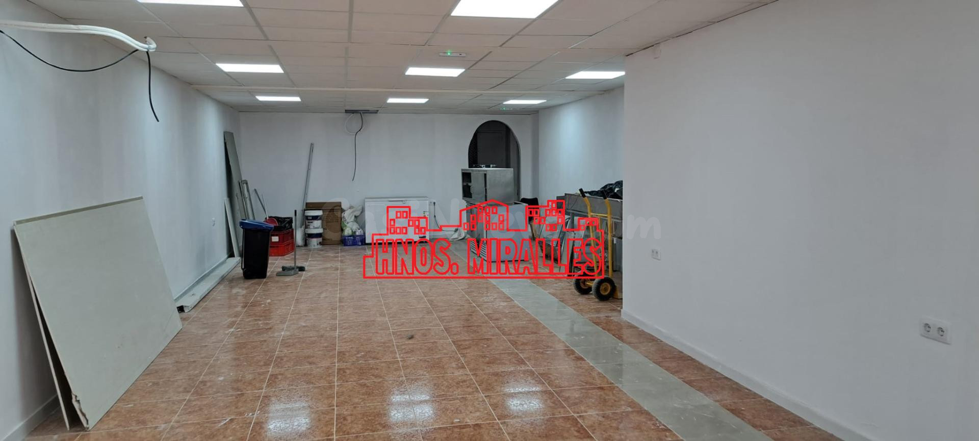 Local Comercial Recién Reformado en Zona Estratégica Cercana a la Plaza Barcelona