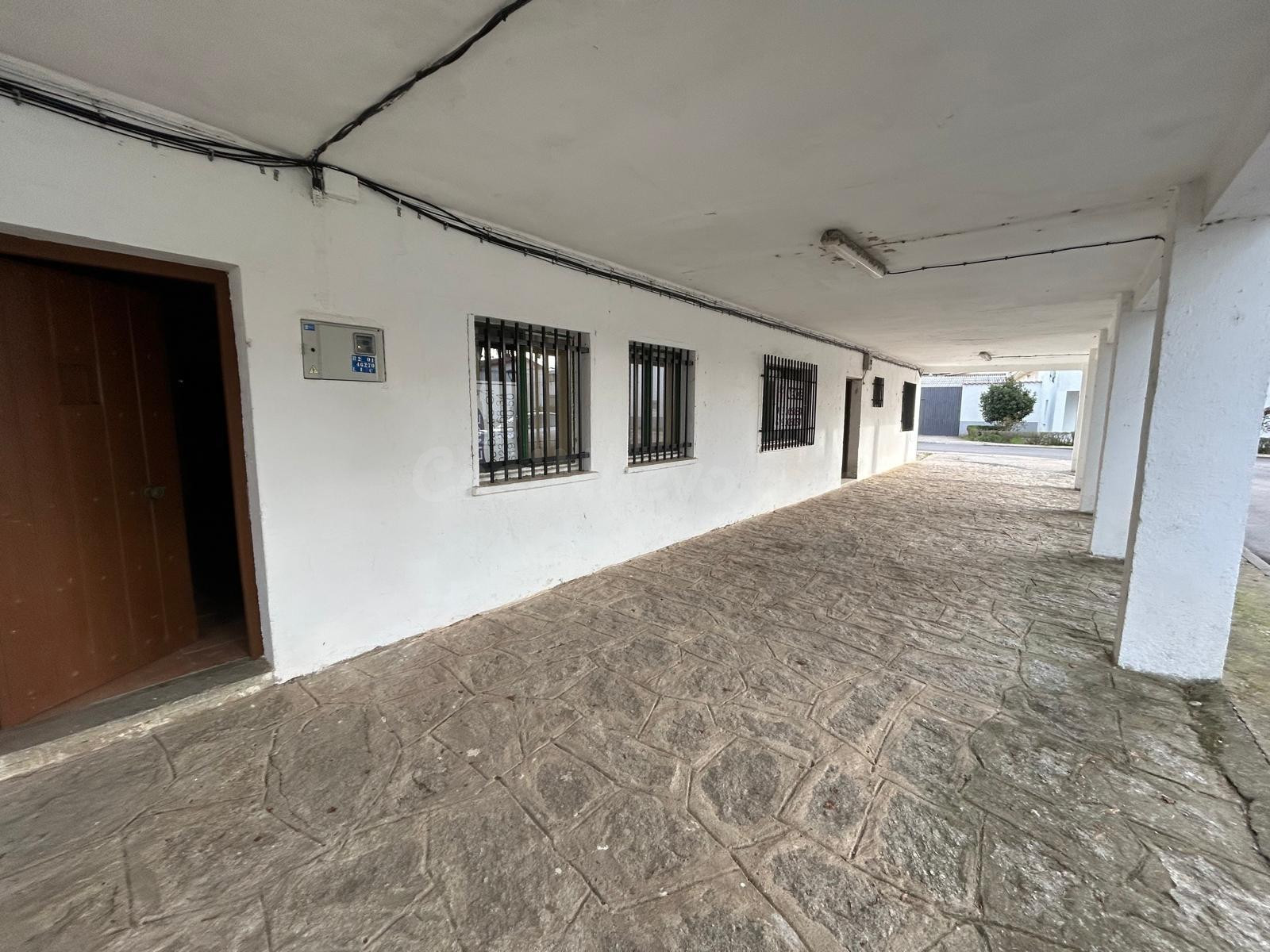 CASA  EN NUEVO NAHARROS CON DOS SALONES EN EL CENTRO