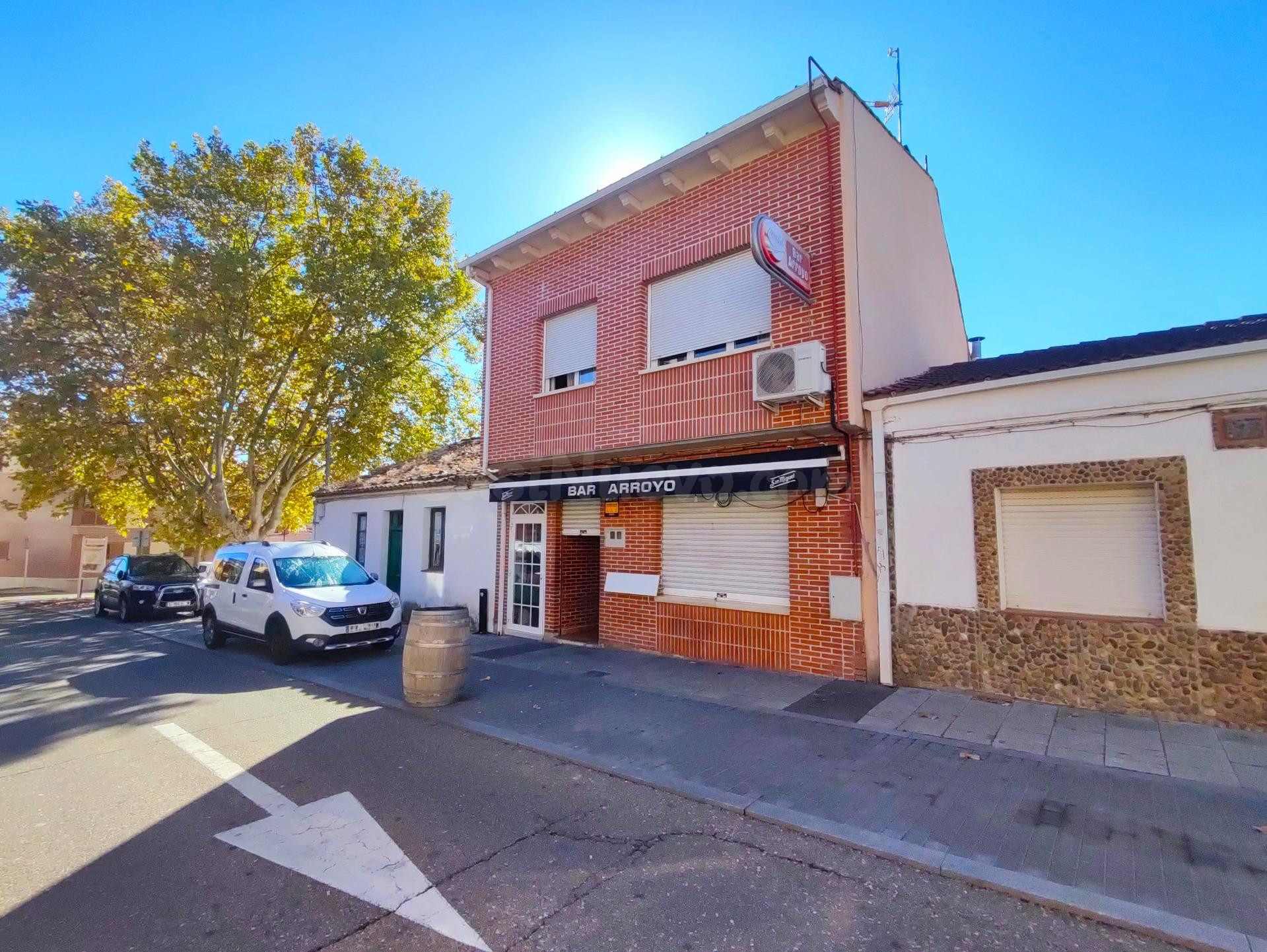 Café Bar + vivienda a la venta en Arroyo.