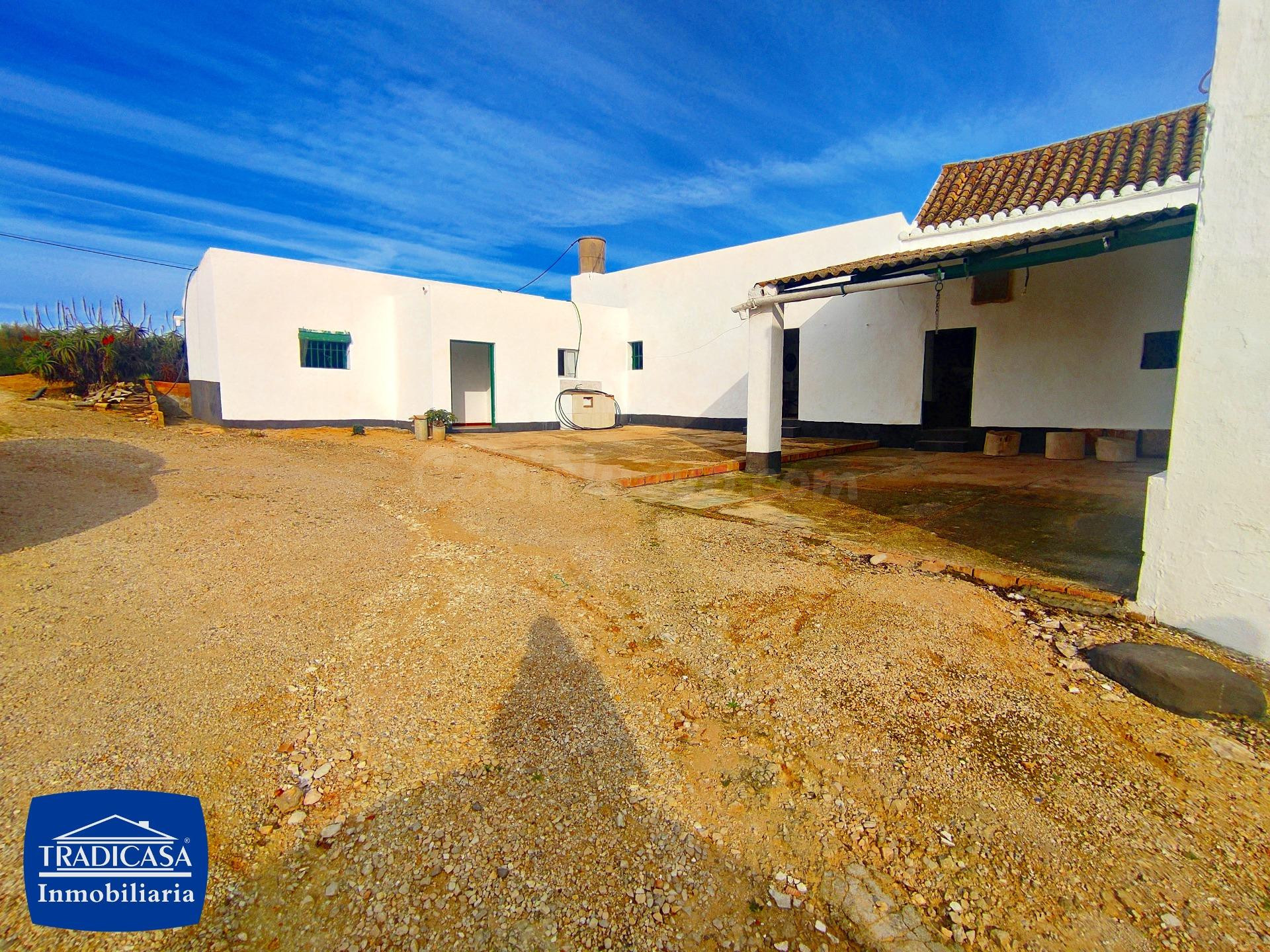 ARCOS DE LA FRONTERA,  PARCELA A PIE DE CARRETERA DE 17.900 M2