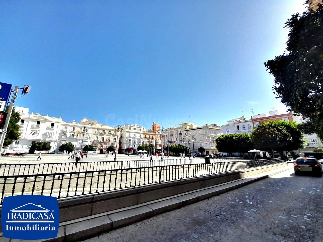 ¡EXCELENTE LOCAL COMERCIAL EN VENTA EN EL CENTRO DE CÁDIZ!