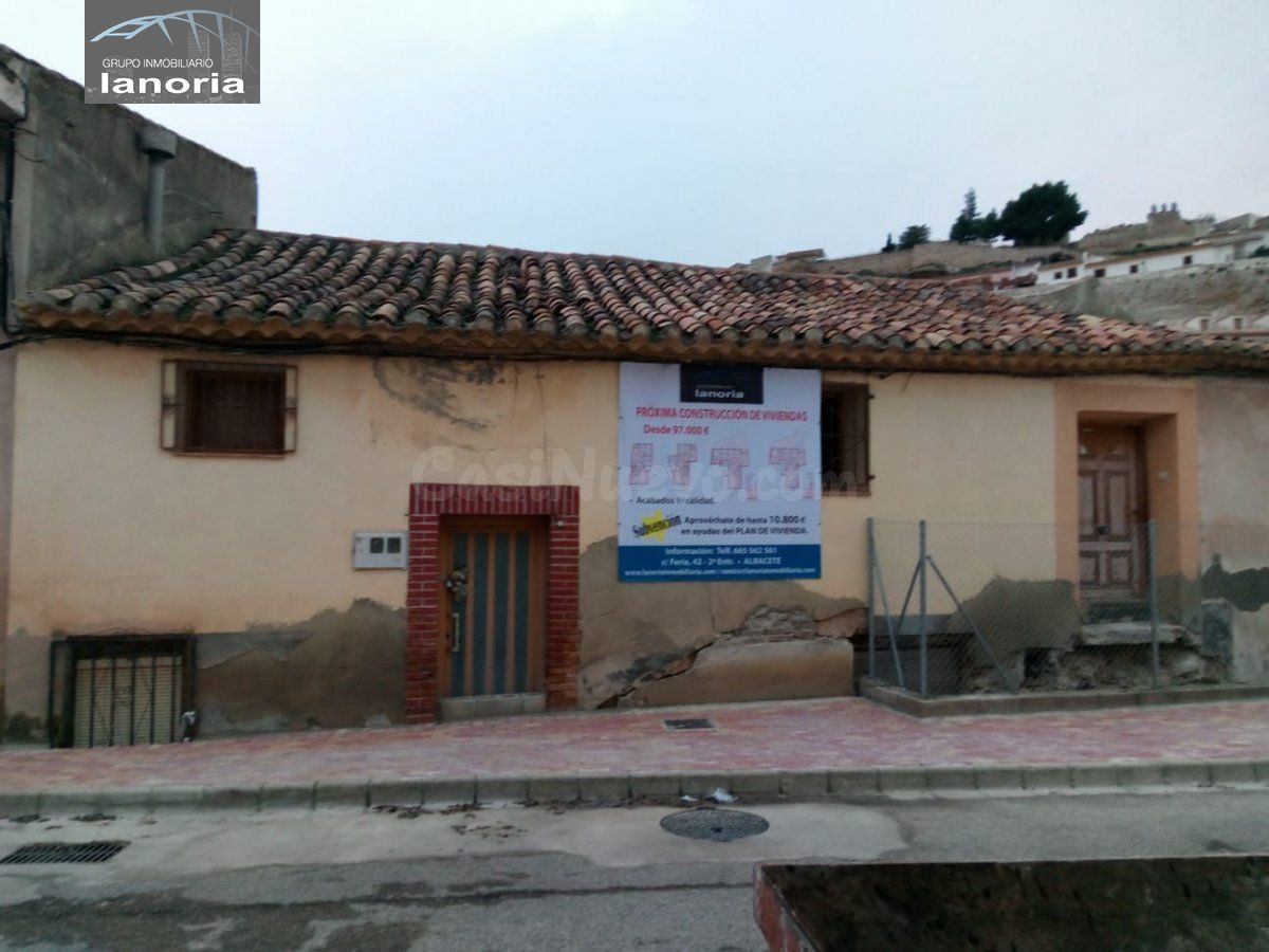 Grupo la Noria VENDE casa para reformar en Chinchilla C/ Arenal 82.