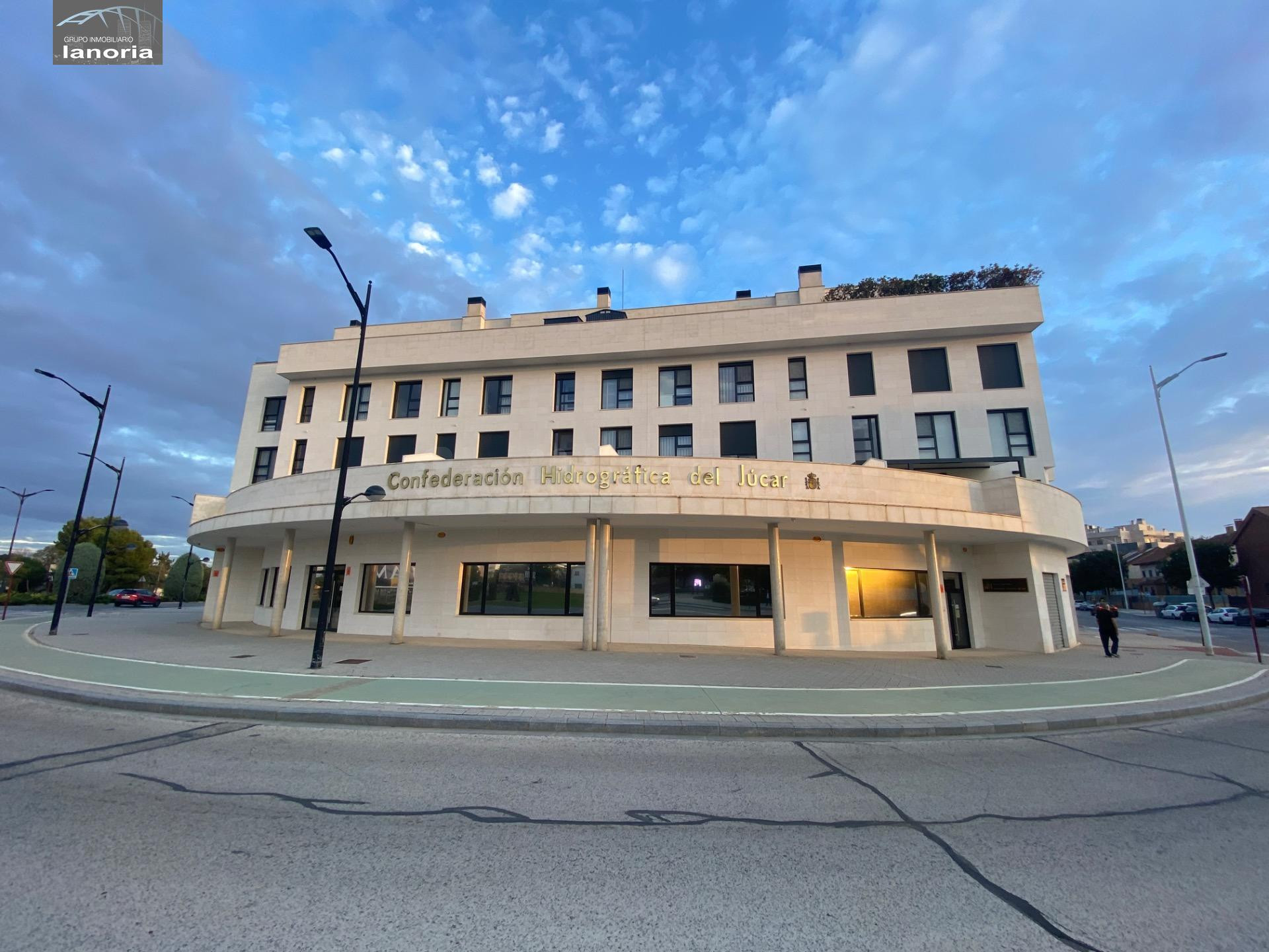 Grupo la Noria Vende o Alquila local de 143m2. Excelente ubicación, diversas posibilidades de USO.