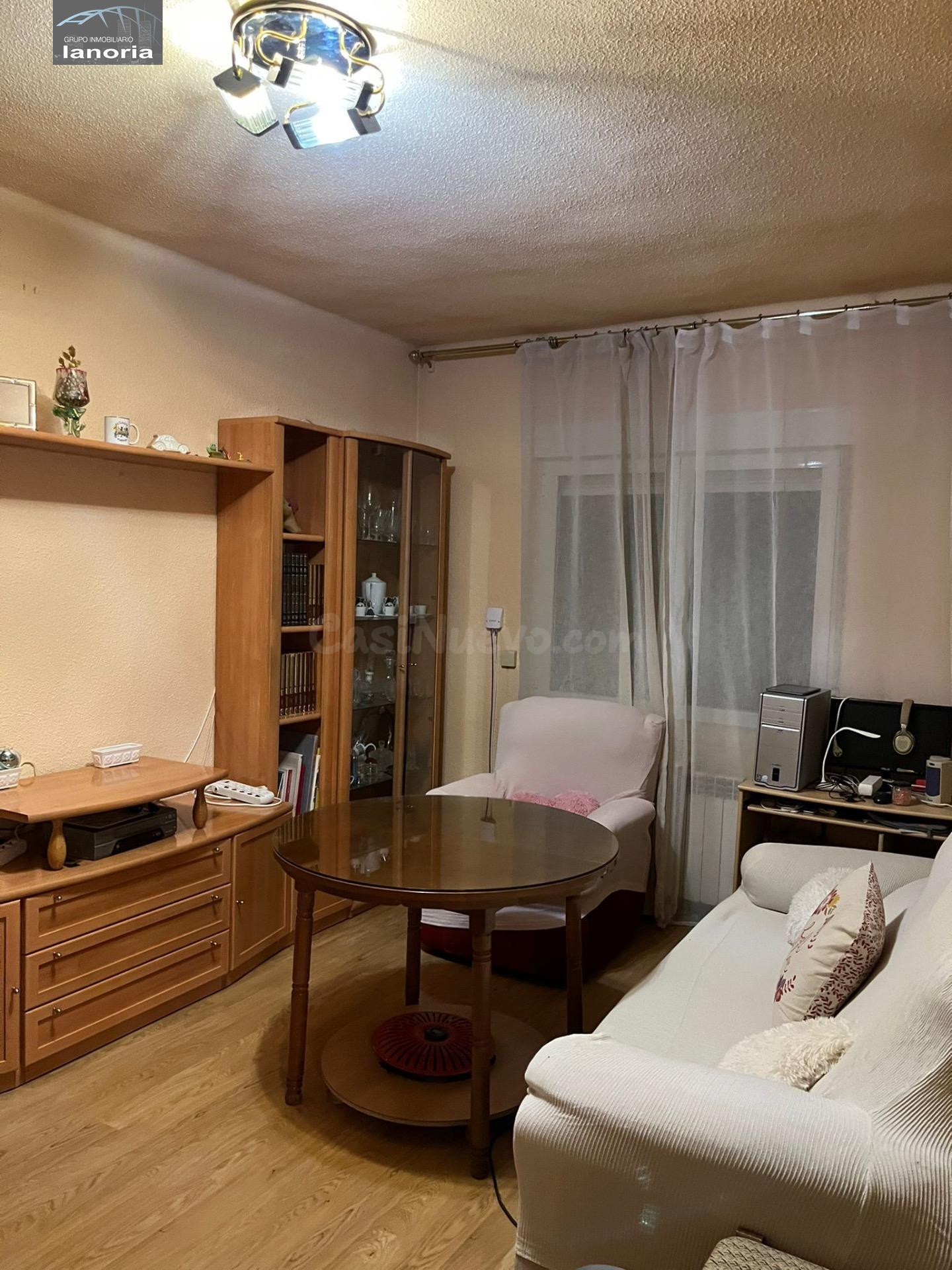 Grupo la Noria Vende Piso de 3 Dormitorios, 1 Baño y Trastero en Zona Industria.