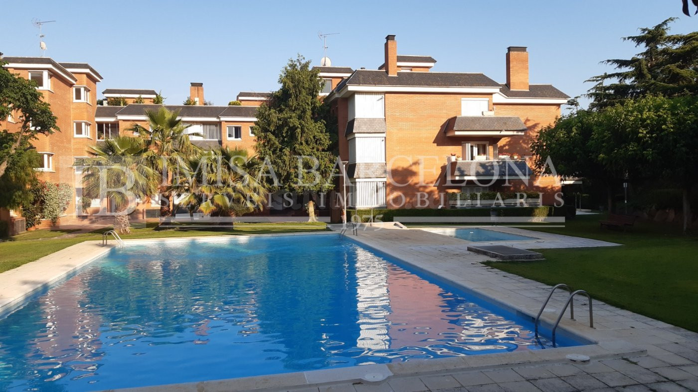 PRECIOSO PISO EN EL EXCLUSIVO COMPLEJO RESIDENCIAL LES LLOSES