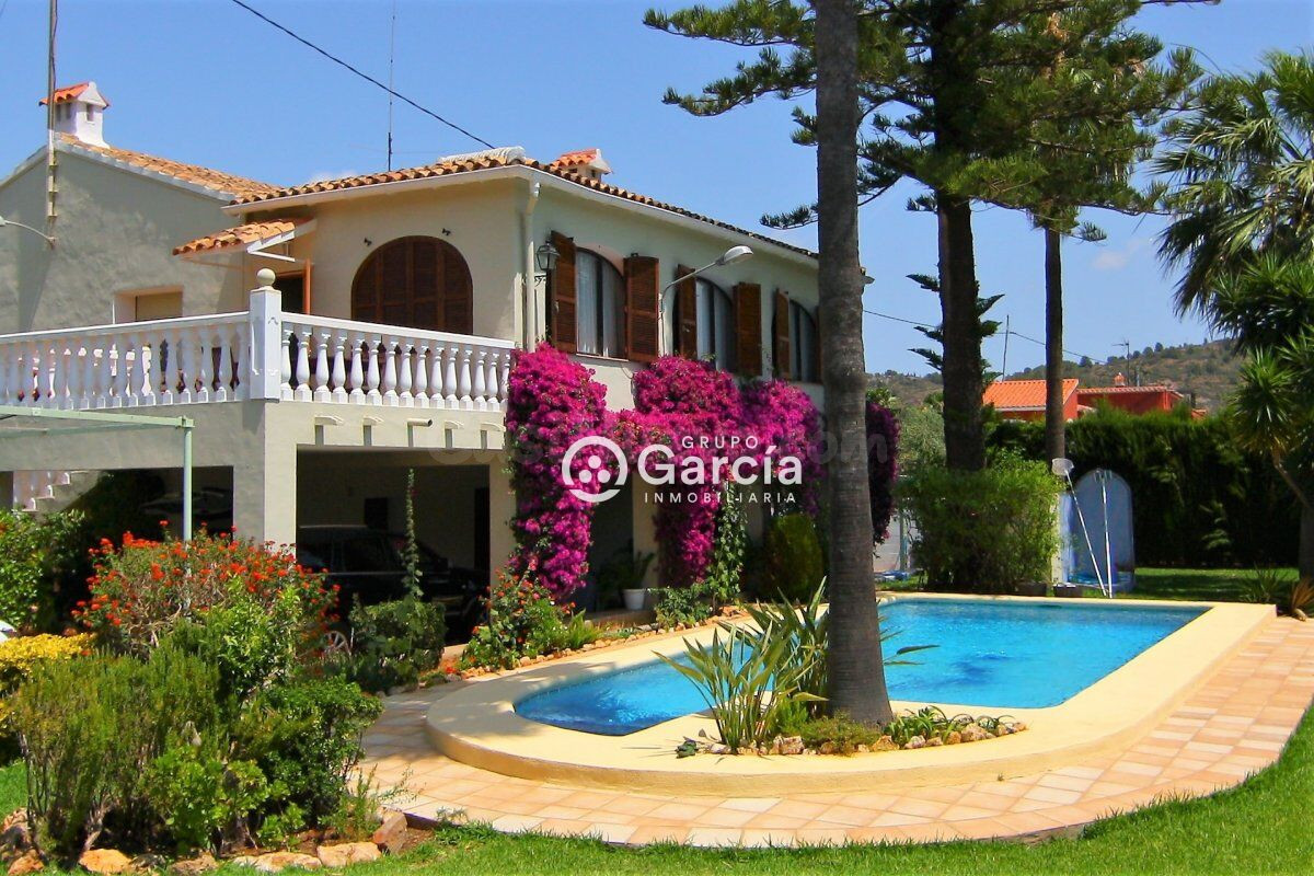 AMPLIA VILLA A LA VENTA EN PEDREGUER GV2018585-A