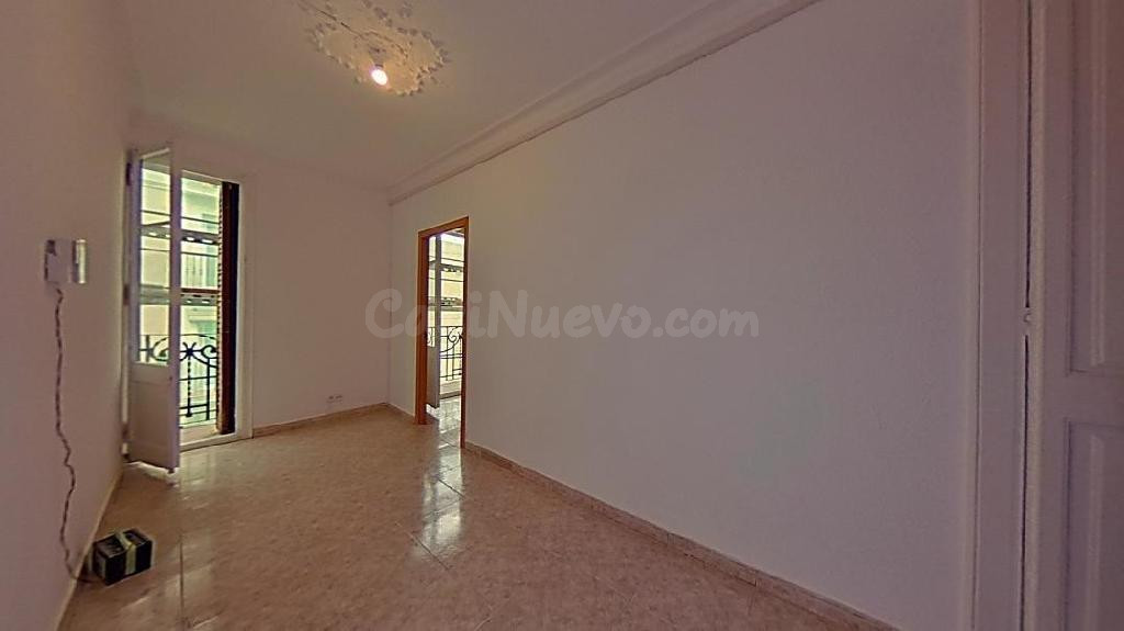 PISO EN VENTA EN POBLESEC