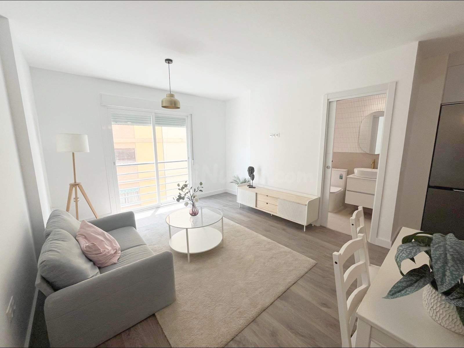 Precioso apartamento a a estrenar con terraza de uso exclusivo de 42.50 m2. Entorno de calle Hilera.