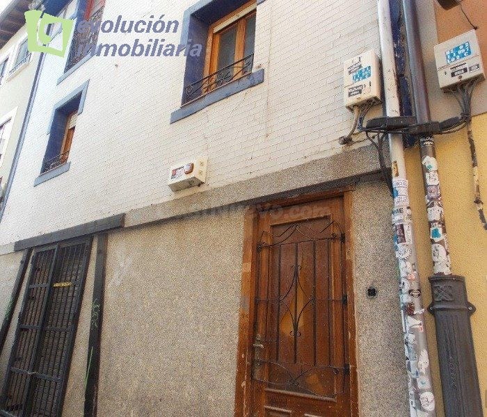 CASA DE PUEBLO EN EL CENTRO DE BELORADO