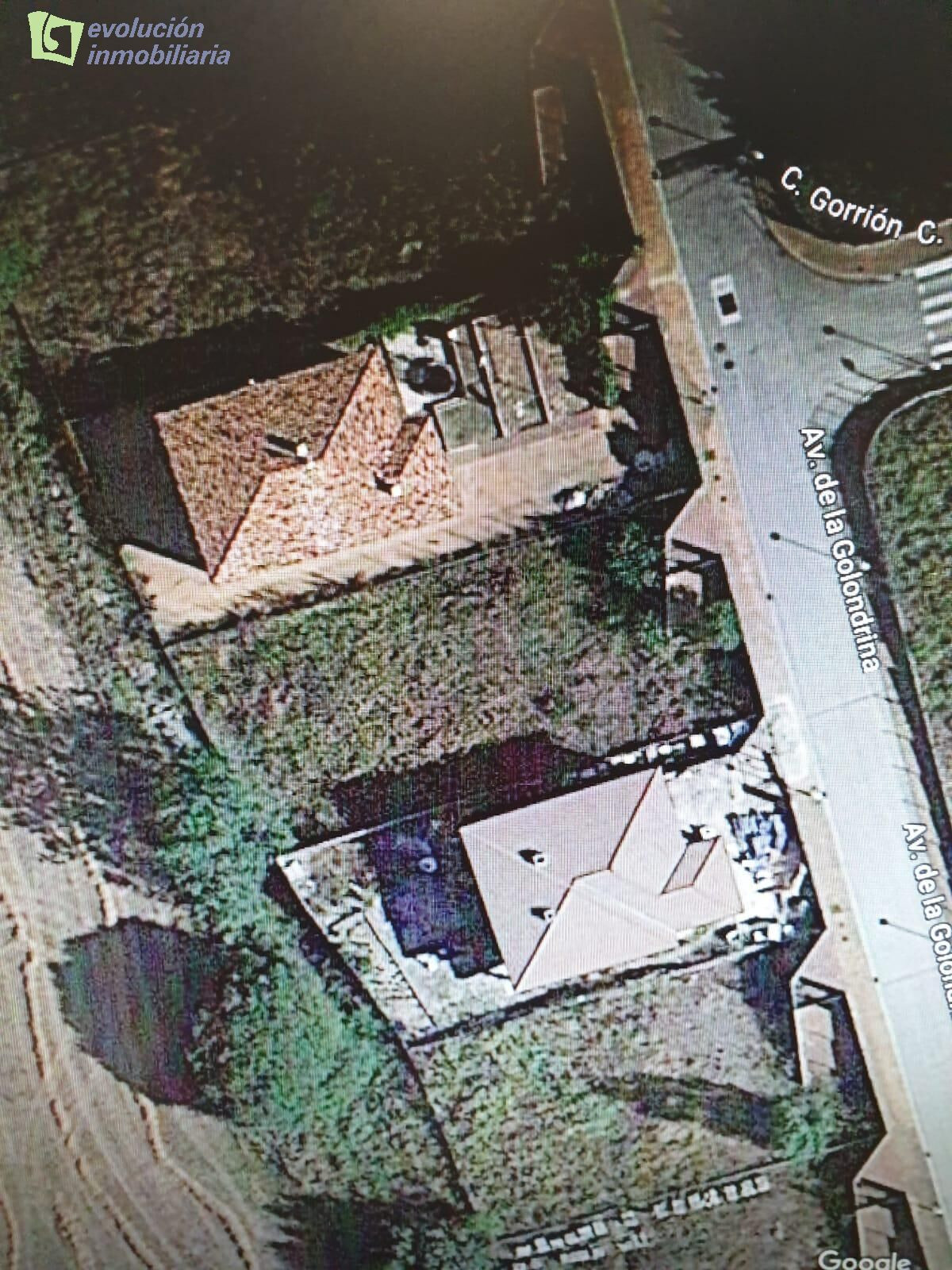 Terreno con proyecto para chalet - Urbanización Valmoral de 