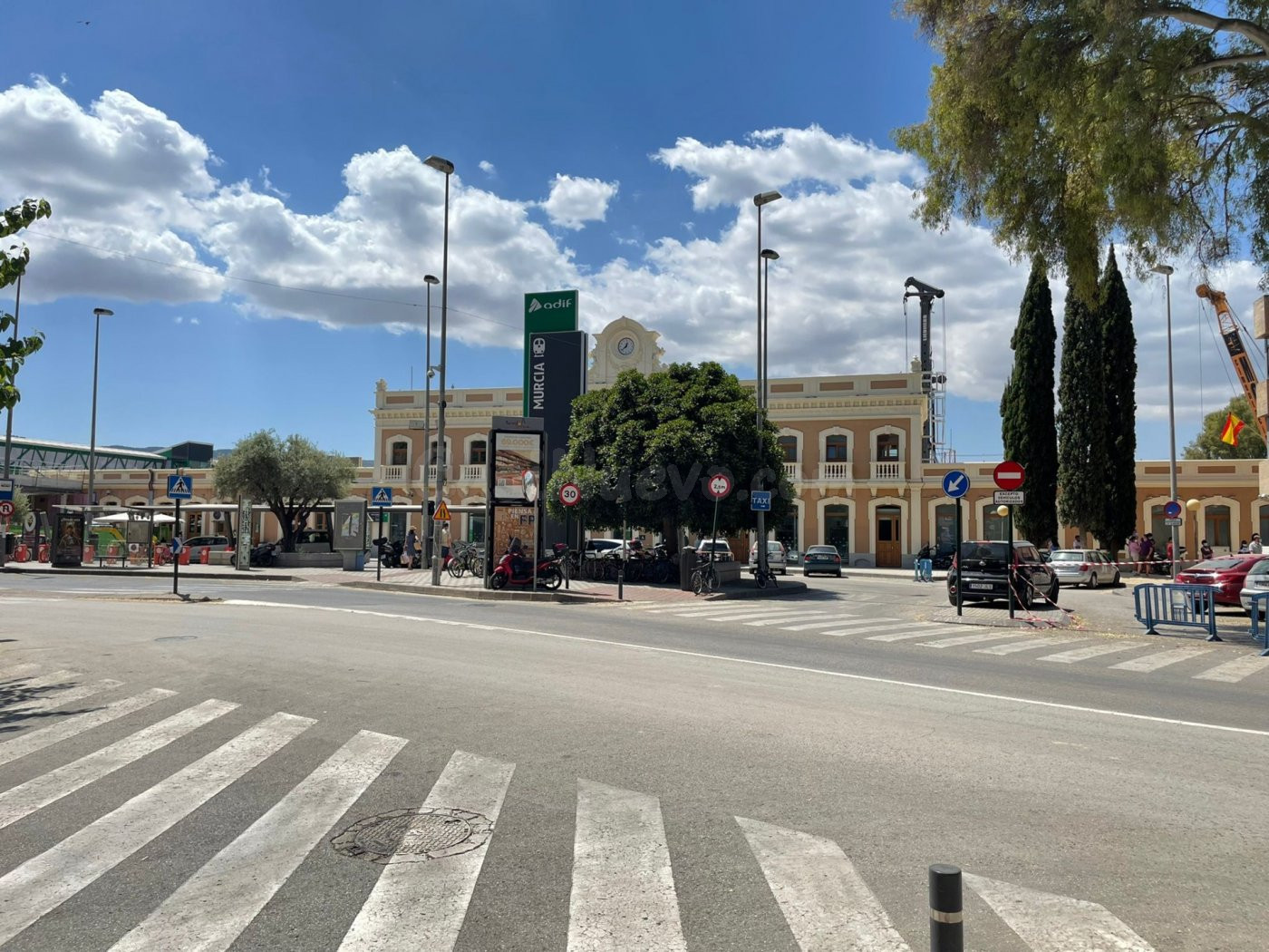 LOCAL COMERCIAL 363M2 CON PLAZA DE GARAJE JUNTO A RENFE