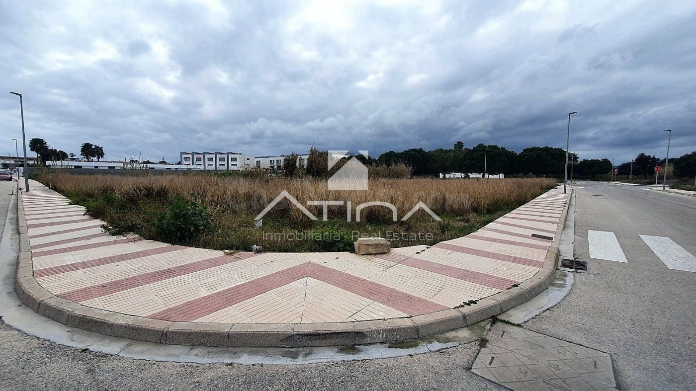 Terreno urbano situada en la playa de Daimús
