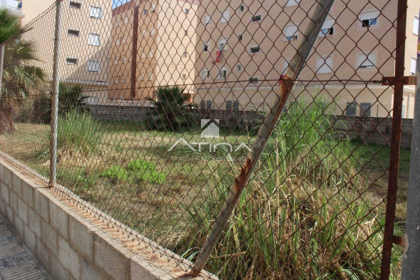 Parcela de 550 m2 situada en 3ª línea de la playa de Bellreguard,