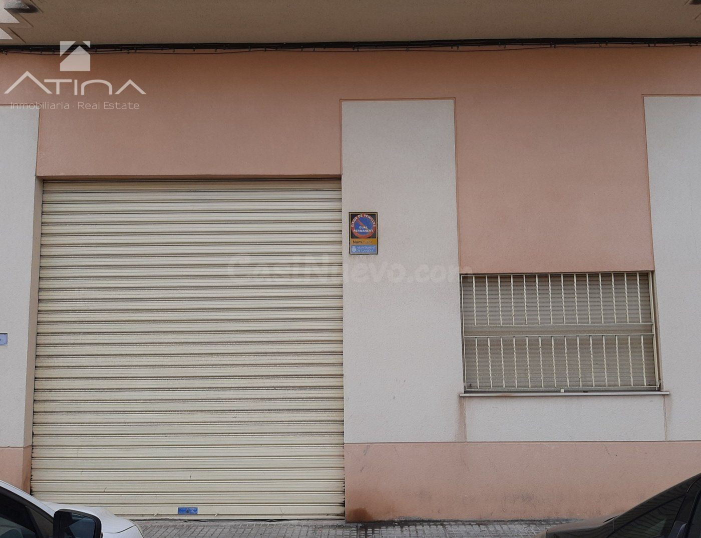 Local comercial de 250 m2 en el Grao de Gandia con altas posibilidades de inversión.