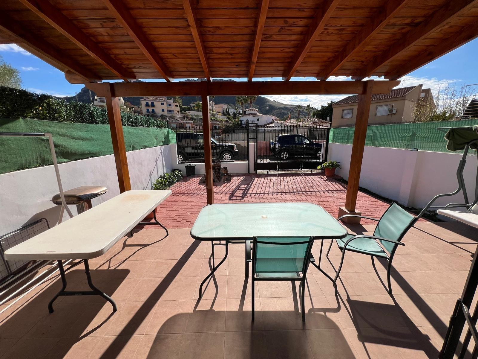 Casa adosada con grandes patios y mucha tranquilidad en Calabardina