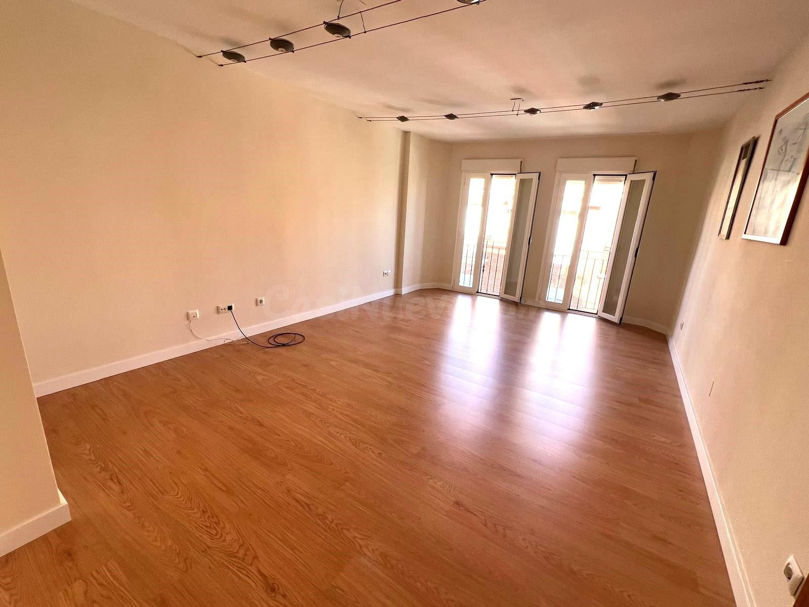 Ubicación excepcional en Plaza de España: Vivienda en el corazón de Águilas, a un paso del mar