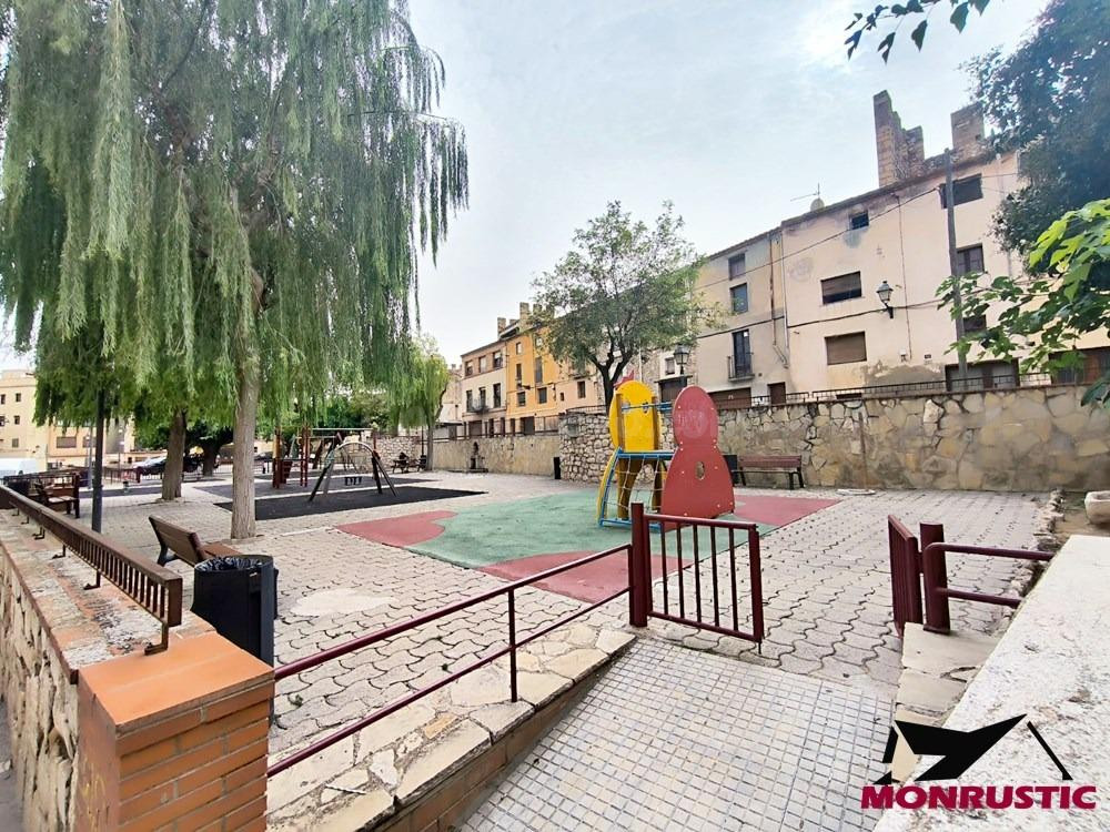 🏡  Casa reformada en el centro histórico de Montblanc con gran almacén independiente y posibilidad de segunda vivienda
