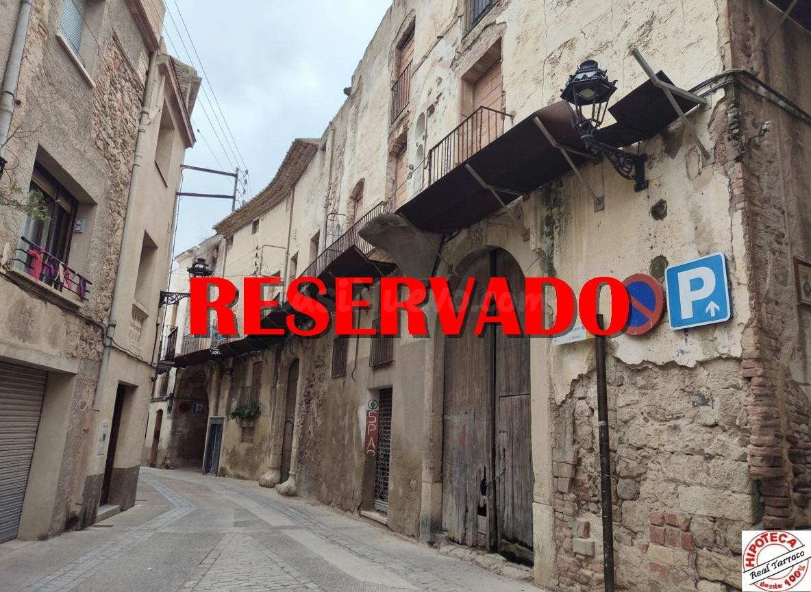 Edificio histórico para rehabilitar en pleno centro de Alforja – Gran oportunidad para inversión o promoción