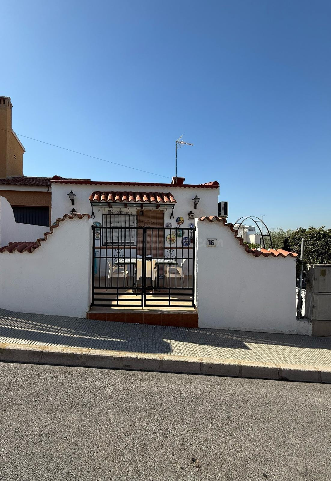 Chalet con encanto en parcela de 488 m2 – Piscina privada, barbacoa y zonas ajardinadas
