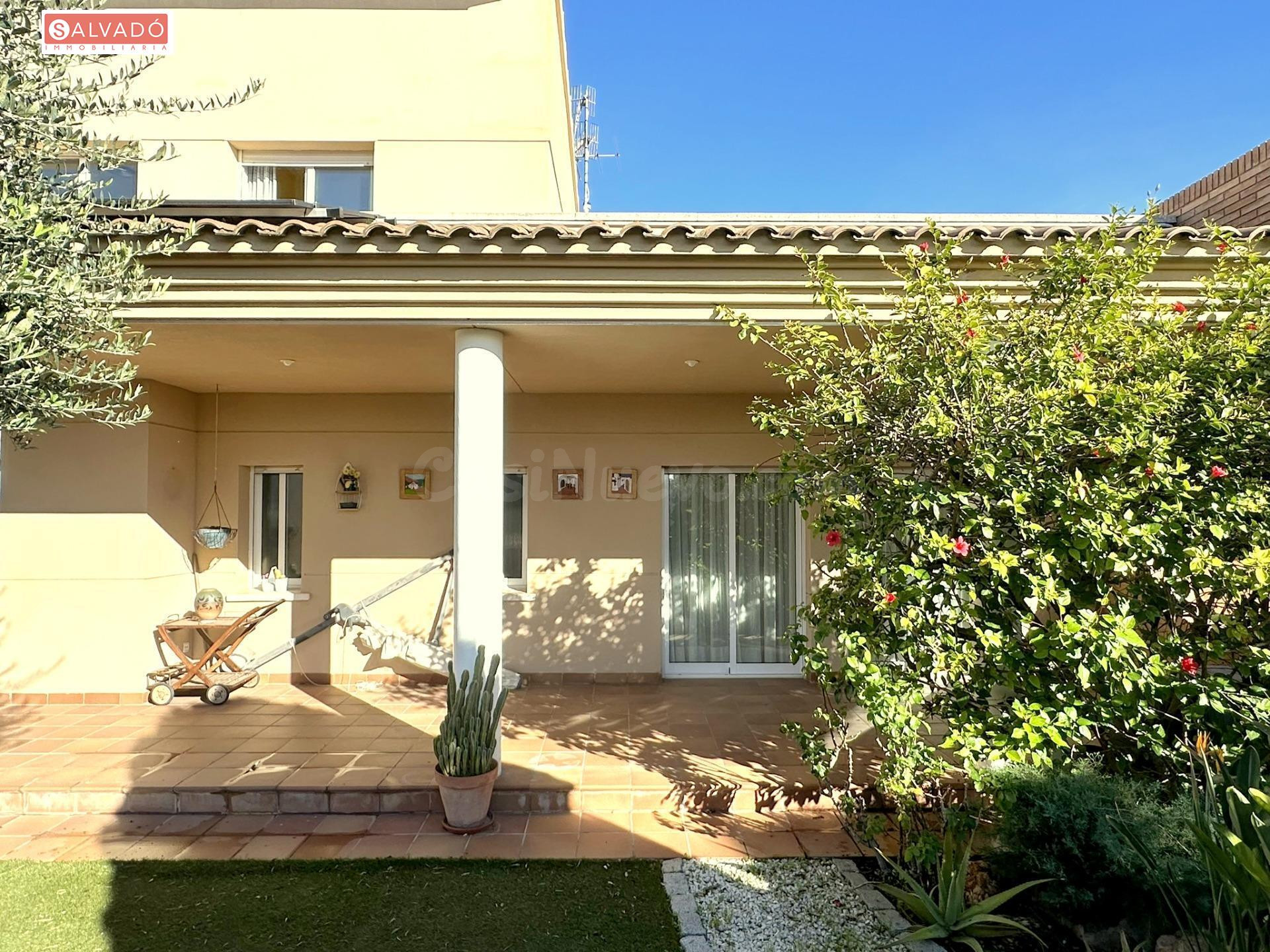 ¡CHALET ESQUINERO CON PISCINA PRIVADA Y VISTAS AL MAR EN EL  - foto 4