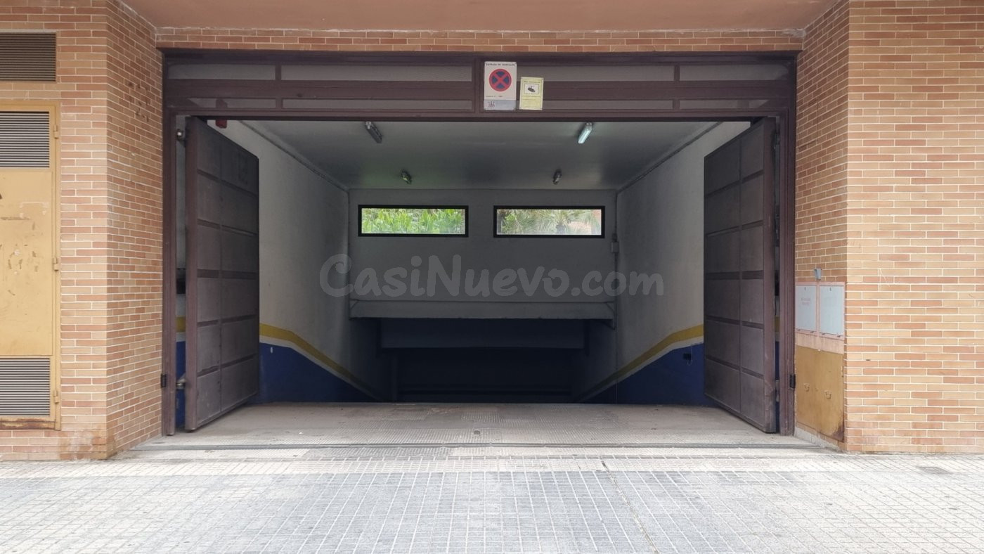 PLAZA DE APARCAMIENTO EN AVENIDA CAÑITO BAZÁN ( TABLERO BAJO )