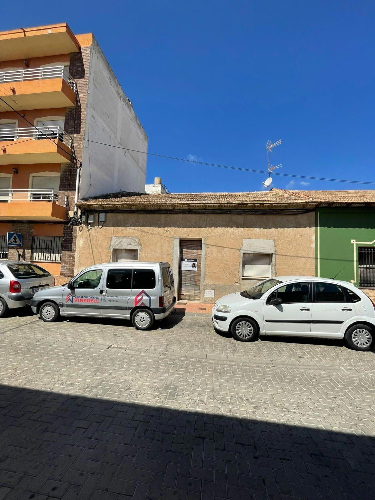 Parcela con vivienda a reformar en Formentera del Segura
