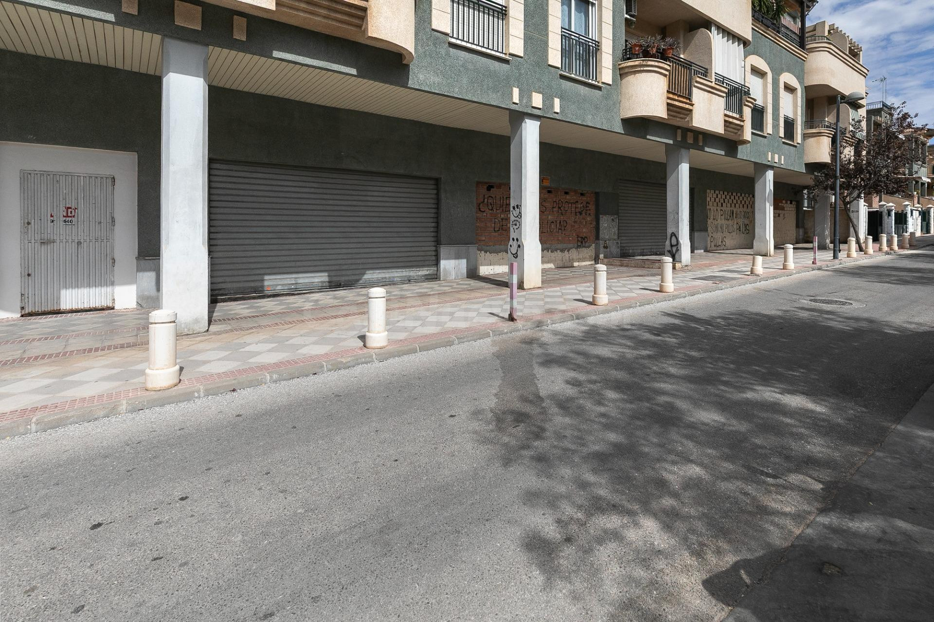 Oportunidad en Atarfe, local de origen de 222m2