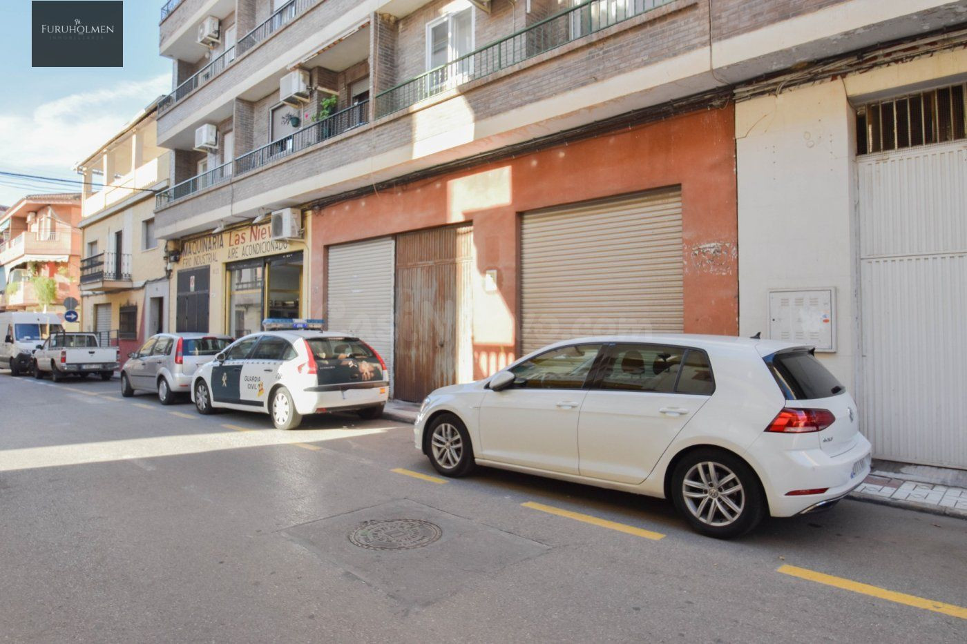 Local en bruto situado junto a la Avenida principal