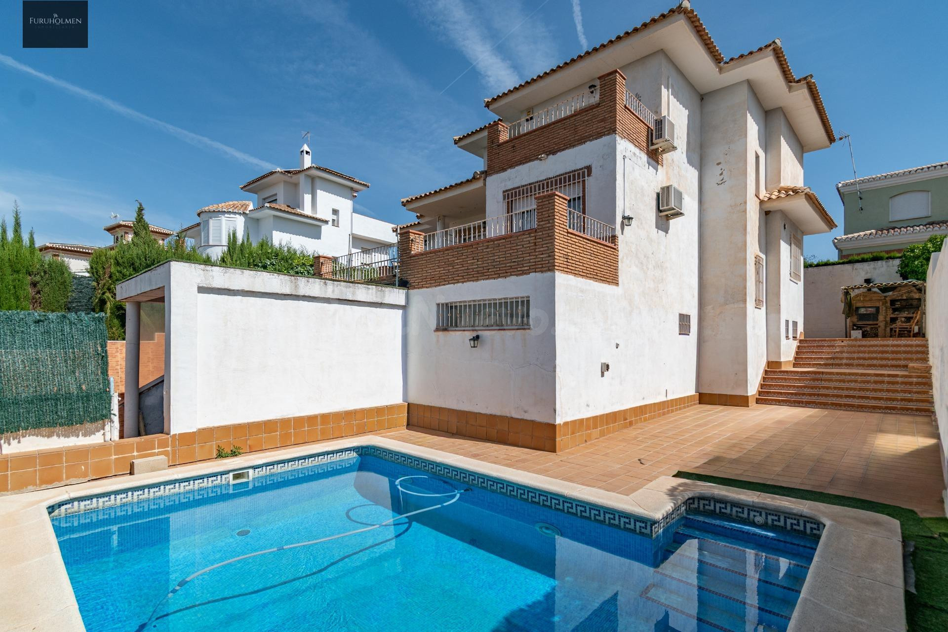 🏡 Tu refugio en la Urbanización Cortijo de la Luz