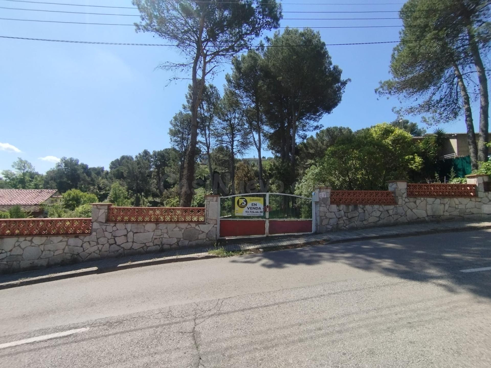 TERRENO URBANO, LLANO, CON MURO Y AGUA IDEAL PARA CONSTRUIR