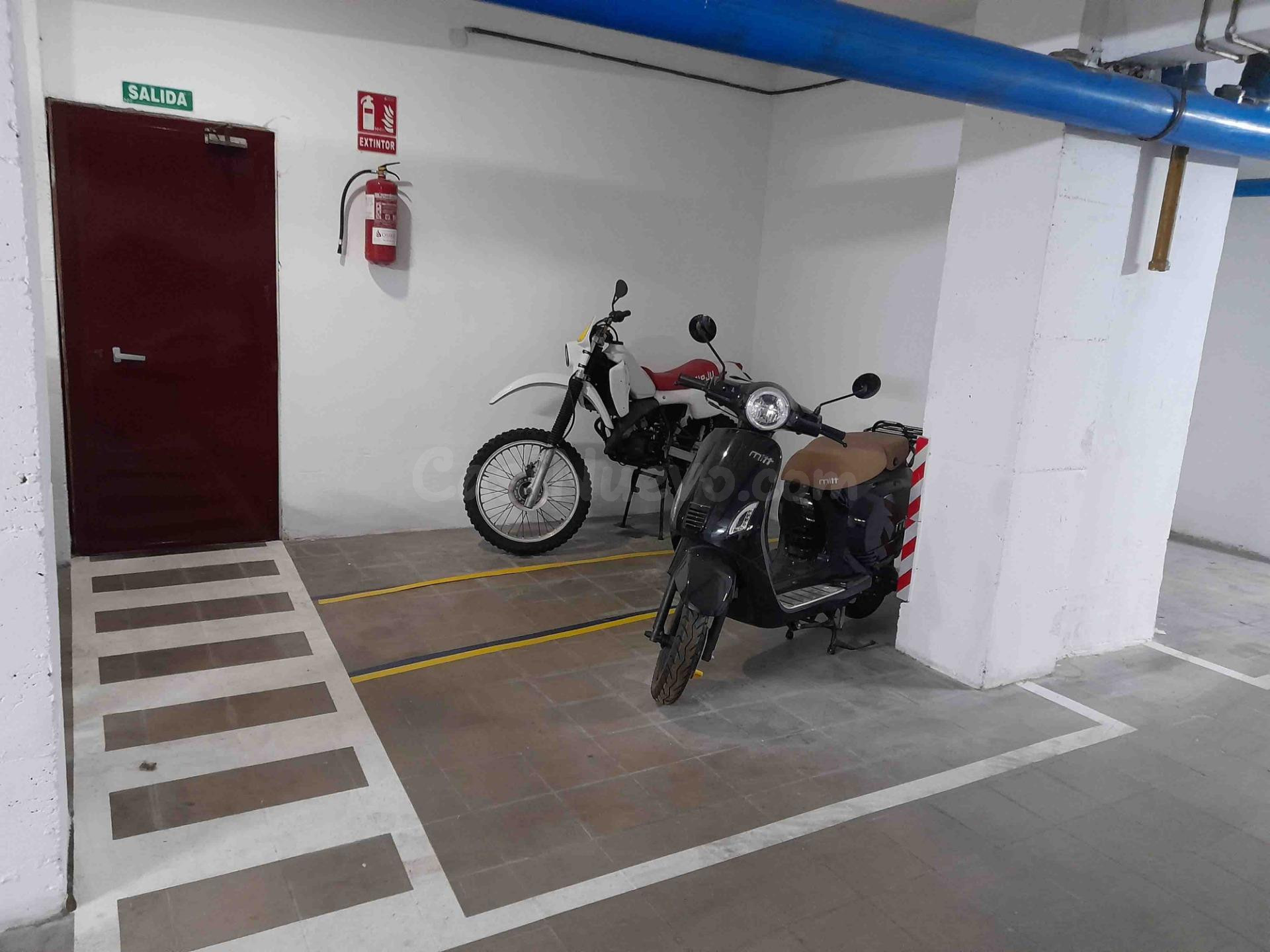 Plazas de Parking para COCHE o MOTOS en la Plaça Granollers de Mataró