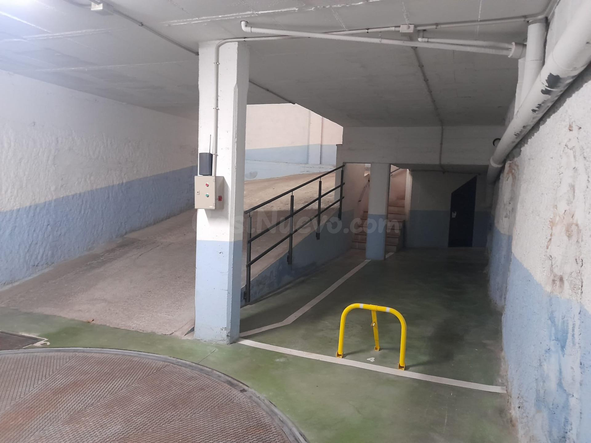 Gran plaza de parking con trastero en la Eixample de Mataró