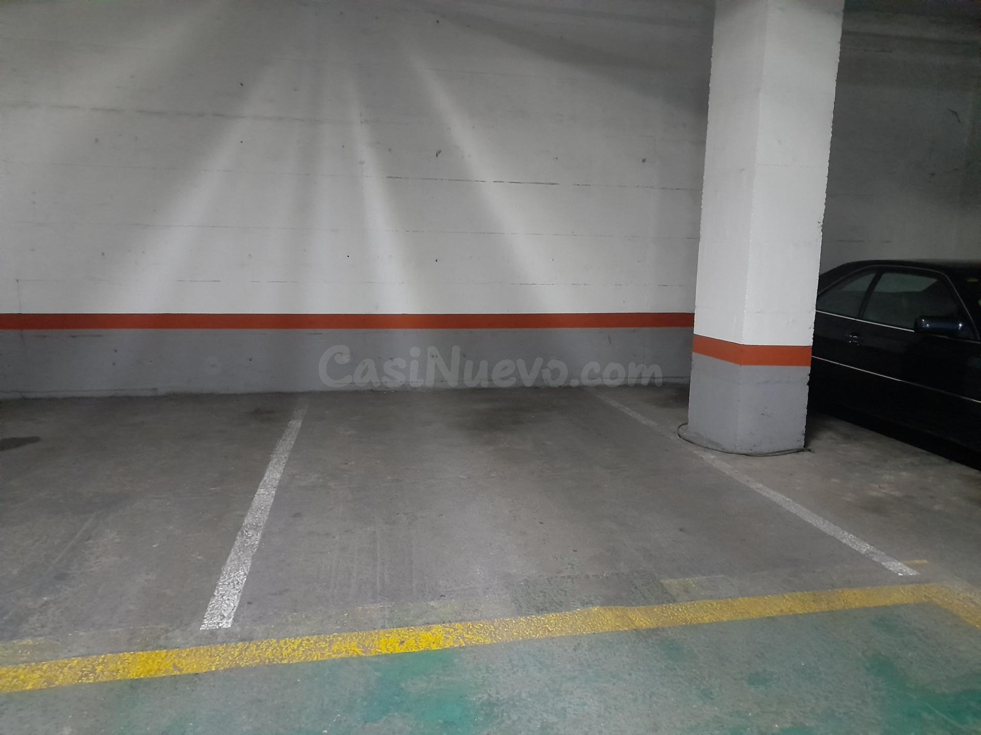 Gran plaza de parking de 15m2 cerca de la estación de tren de Sants - Barcelona