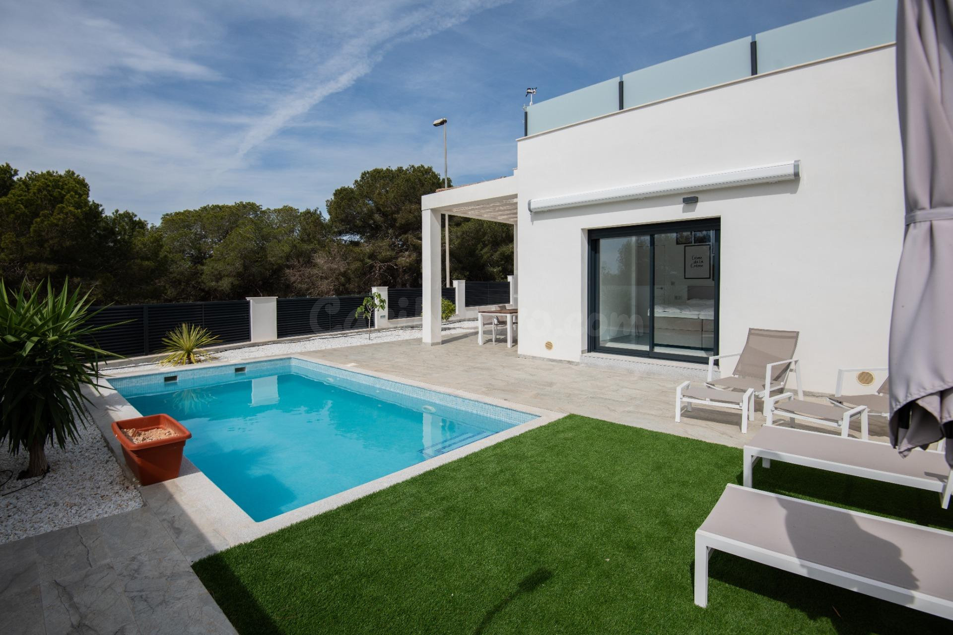 Residencial moderno de villas de nueva construcción en Pinar de Campoverde