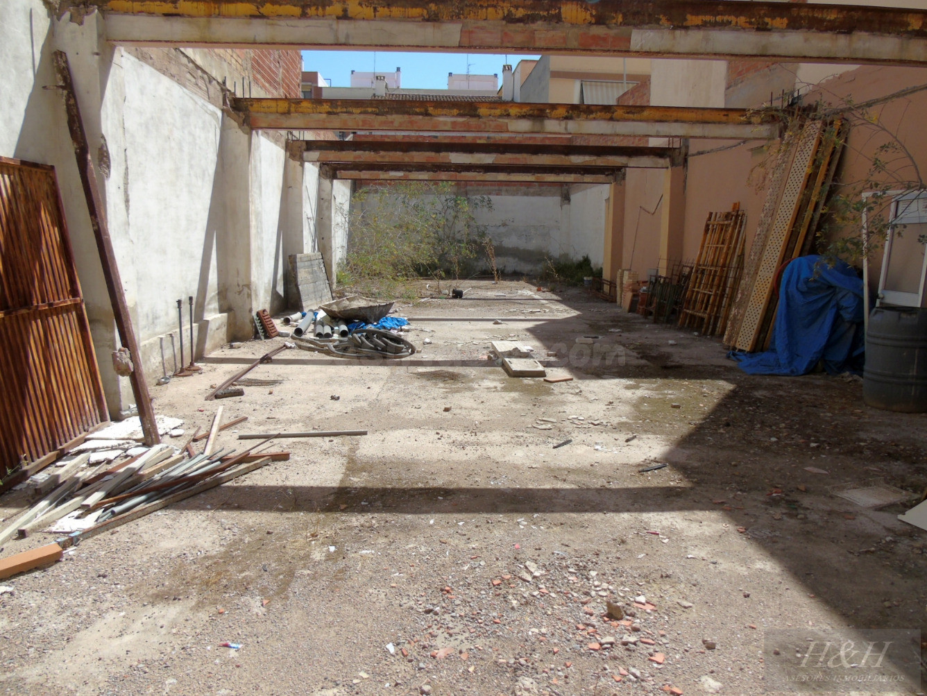 Se vende solar edificable en Zona Concordia.  / H H Asesores,  Inmobiliaria en Burjassot/